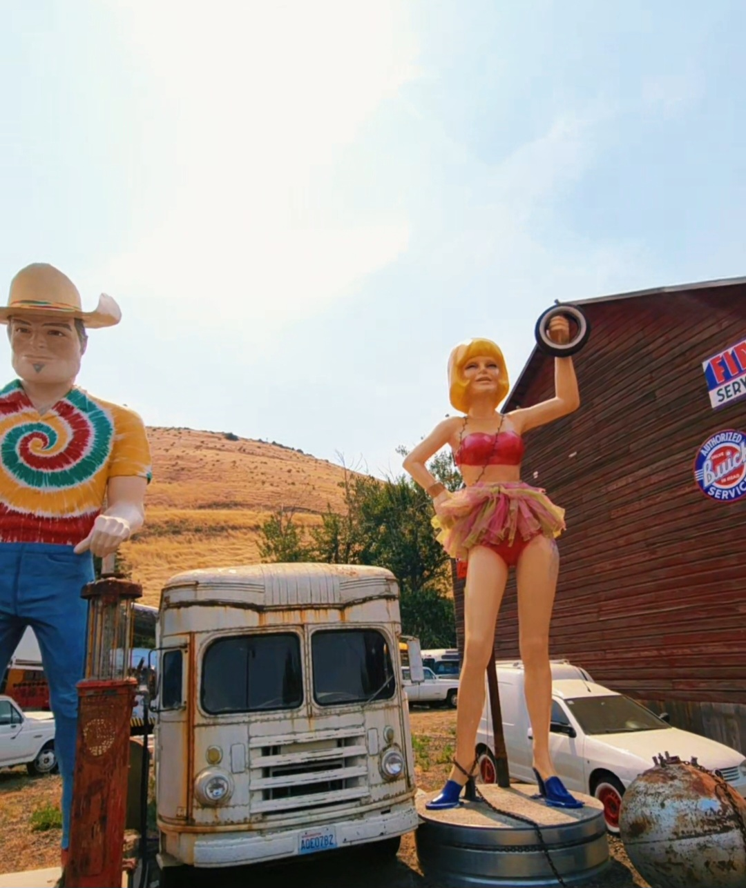 Muffler Man and Uniroyal Gal