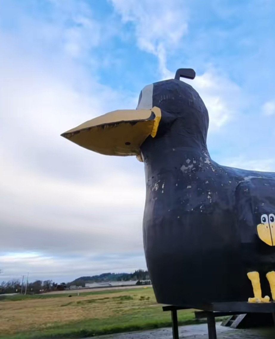 Yard Birds Statue